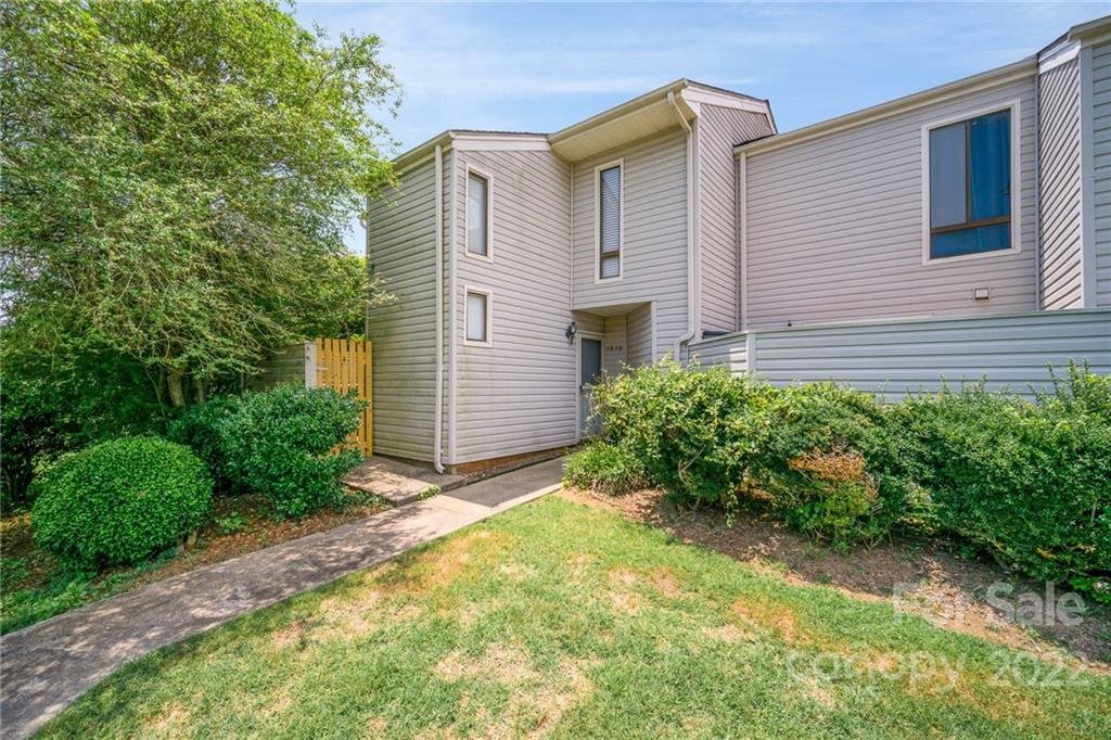 Property image 1 at 7838 Hummingbird Lane, Charlotte, NC 28212