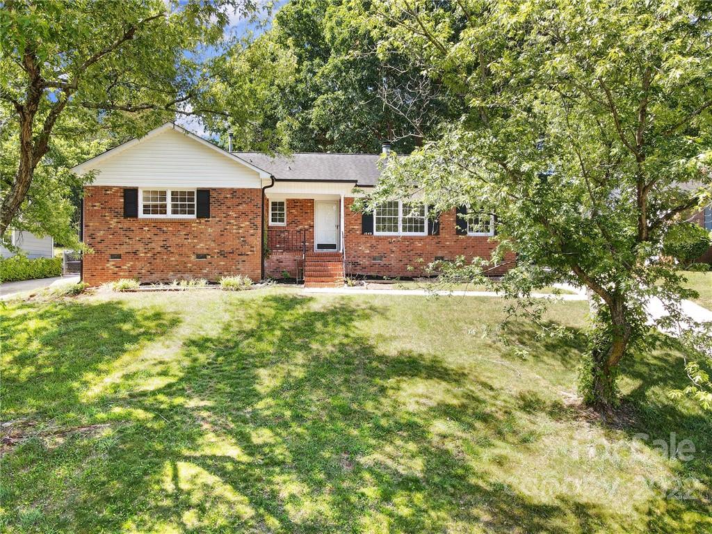 Property image 1 at 1049 Eaglewood Avenue, Charlotte, NC 28212
