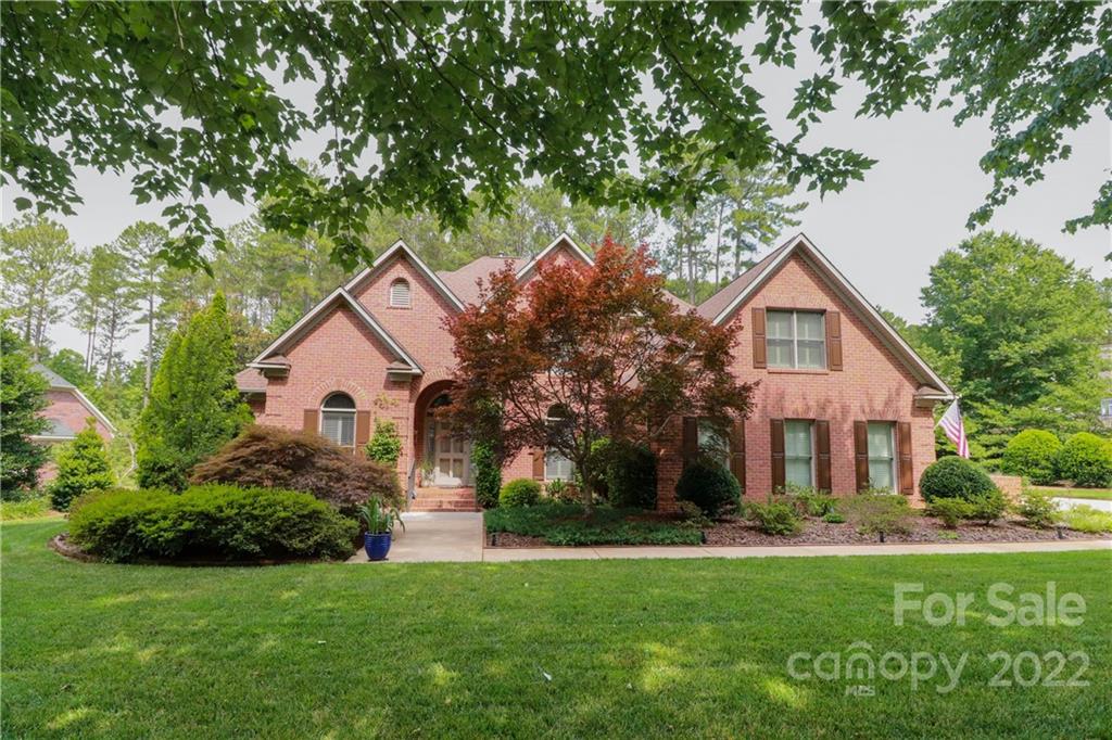 301 W Glenview Drive