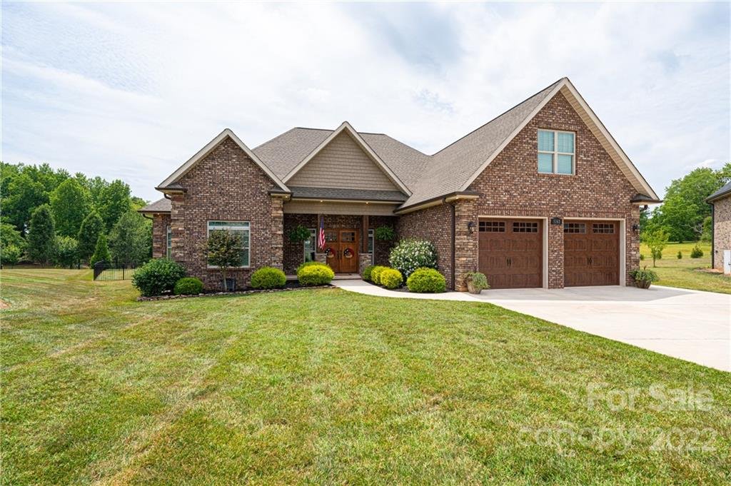 Property image 1 at 5163 Meadow Park Lane, Hickory, NC 28602