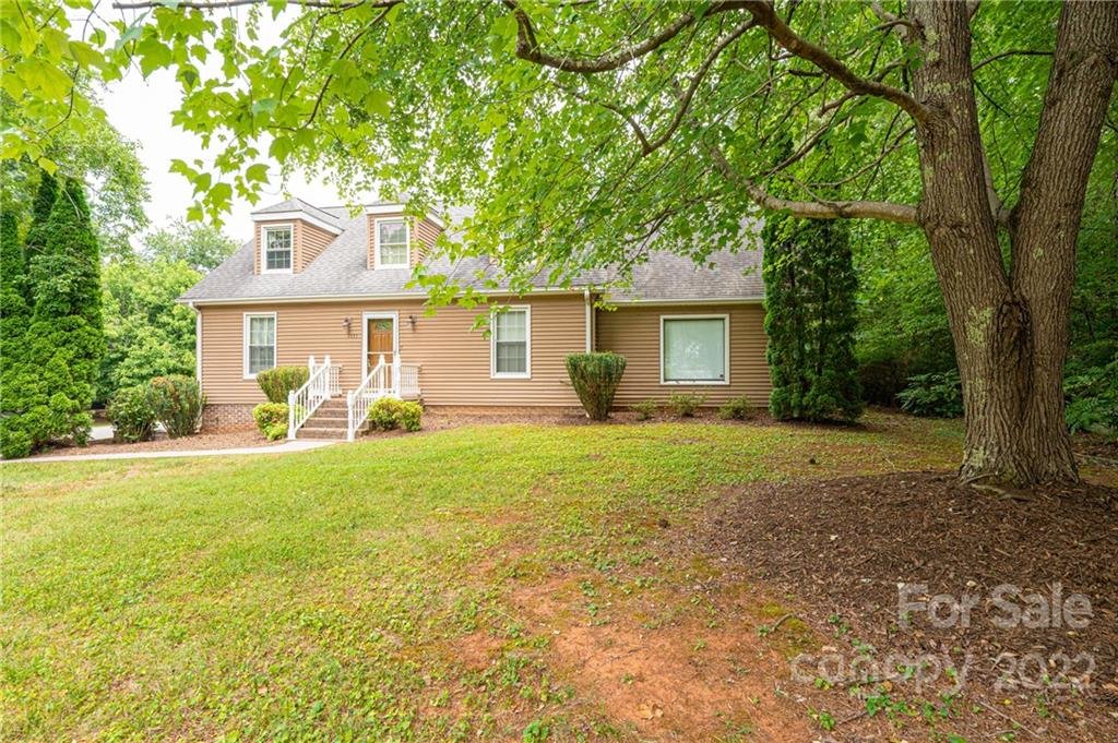 Property image 1 at 1535 Knightbridge Drive, Newton, NC 28658