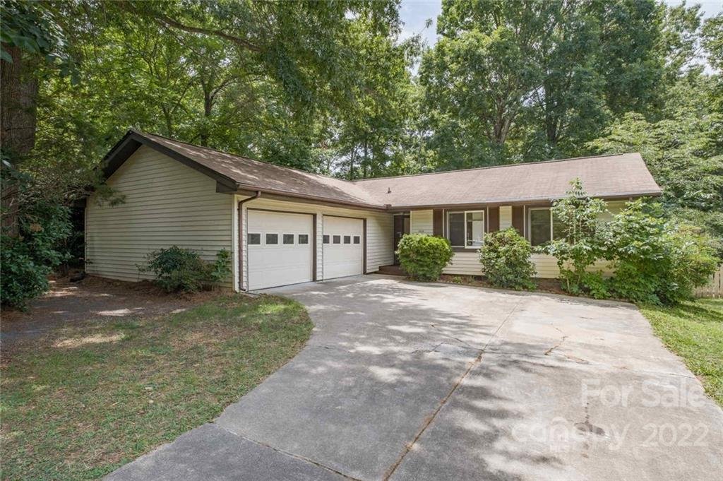 Property image 1 at 1015 Pineborough Road, Charlotte, NC 28212