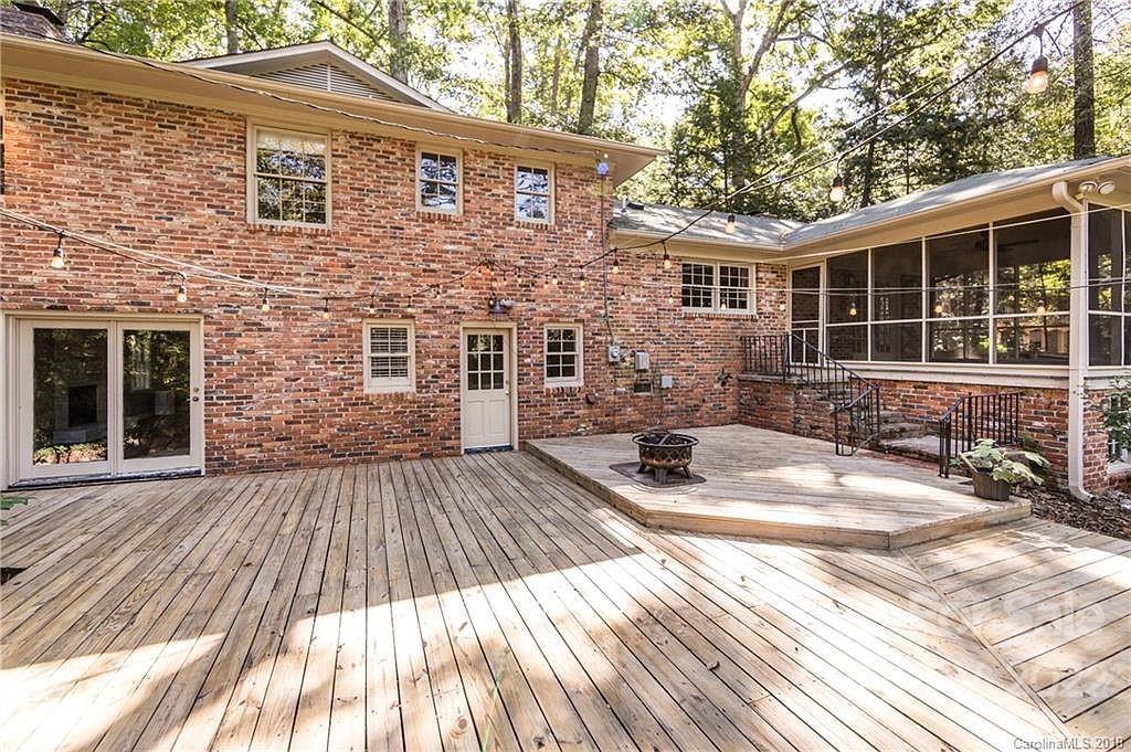 1112 River Oaks Lane