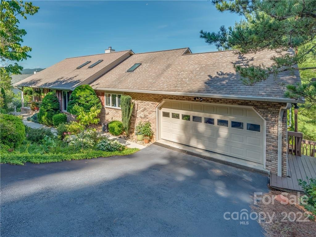 Property image 1 at 200 W Vista Drive, Hendersonville, NC 28739