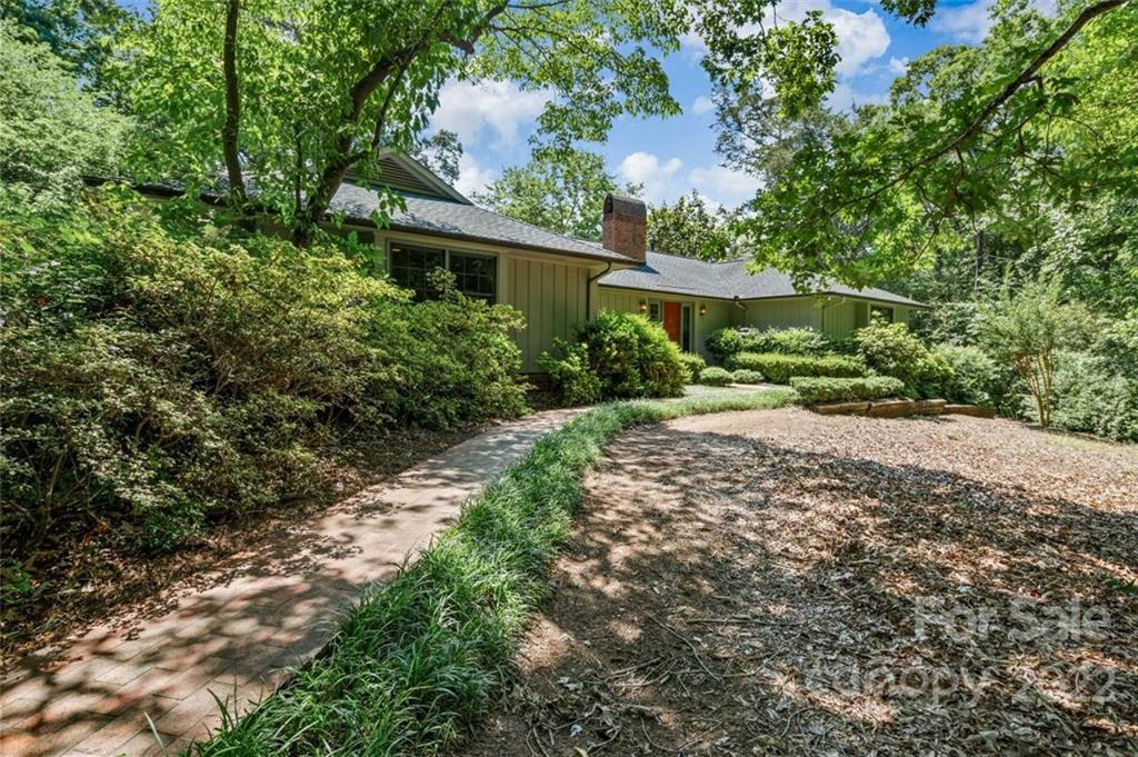 1123 River Oaks Lane