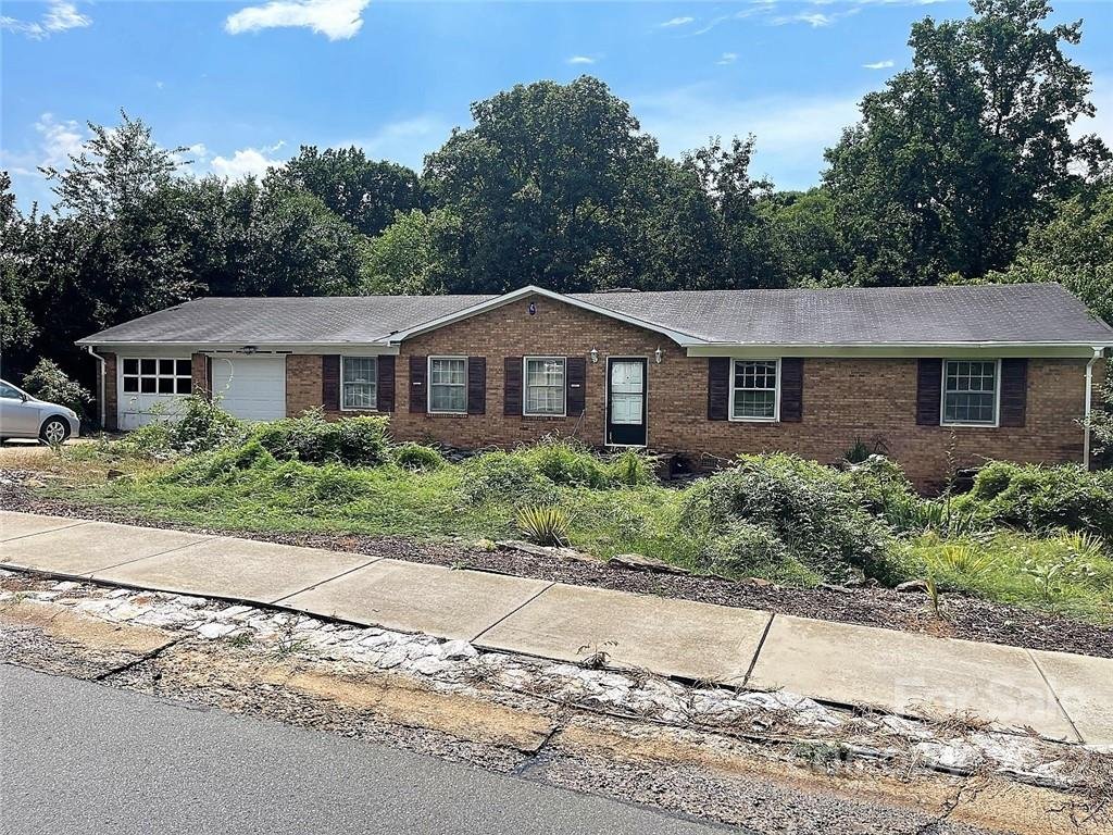 Property image 1 at 913 S Magnolia Street, Mooresville, NC 28115