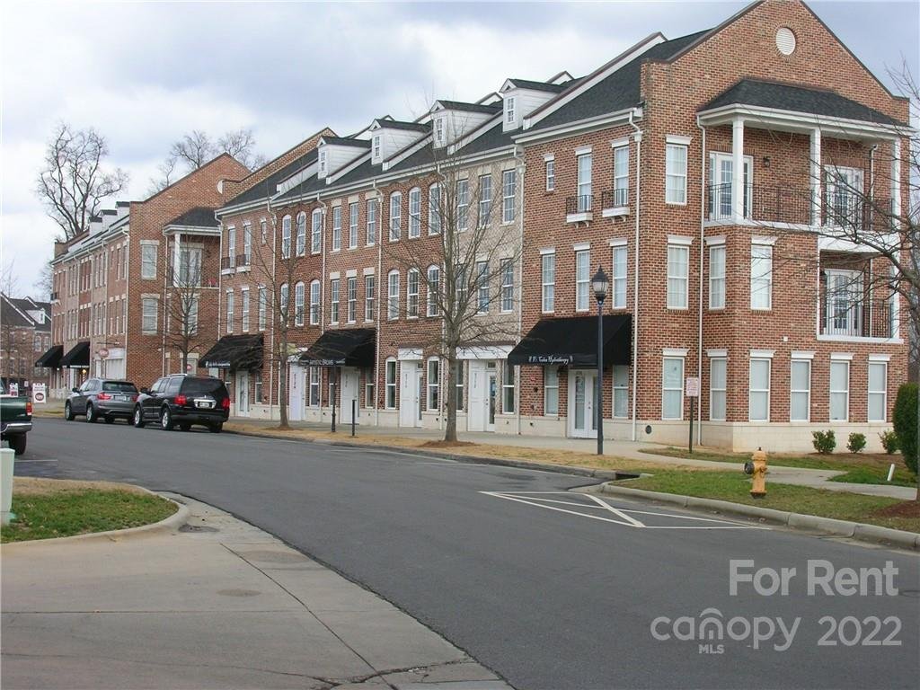 Property image 1 at 8720 Arbor Creek Drive, Charlotte, NC 28269