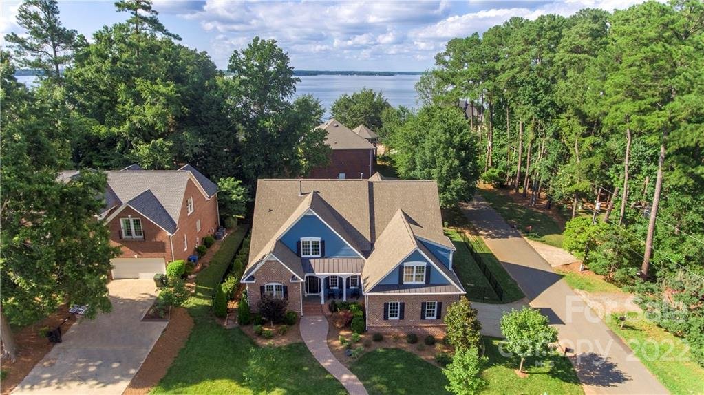 21404 Pinecrest Place