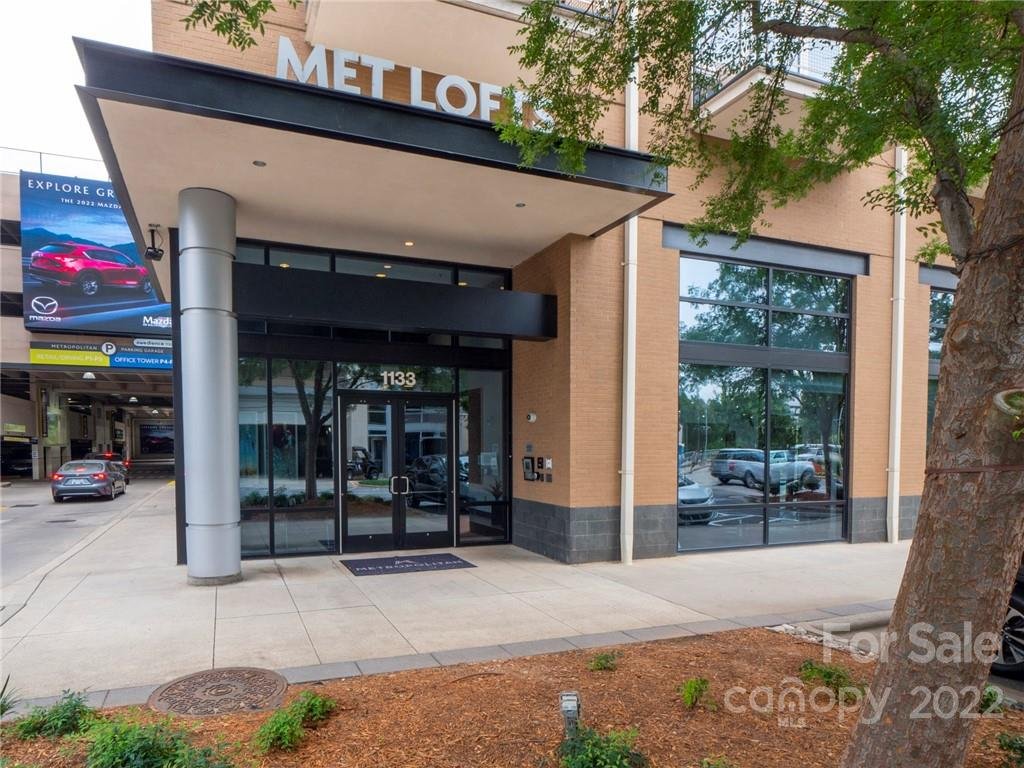 1133 Metropolitan Avenue