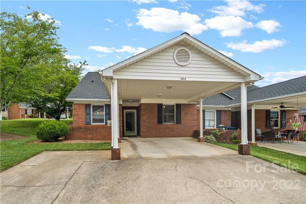 19919 Oak Leaf Circle