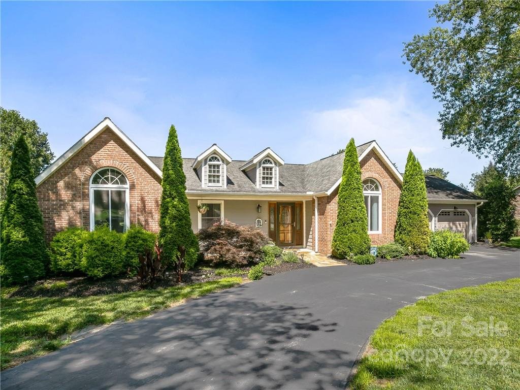 Property image 1 at 136 Mountain Valley Drive, Hendersonville, NC 28739