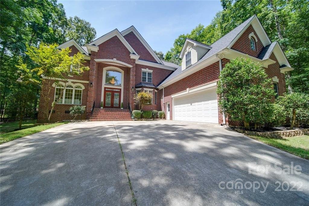 3324 Greenhurst Lane