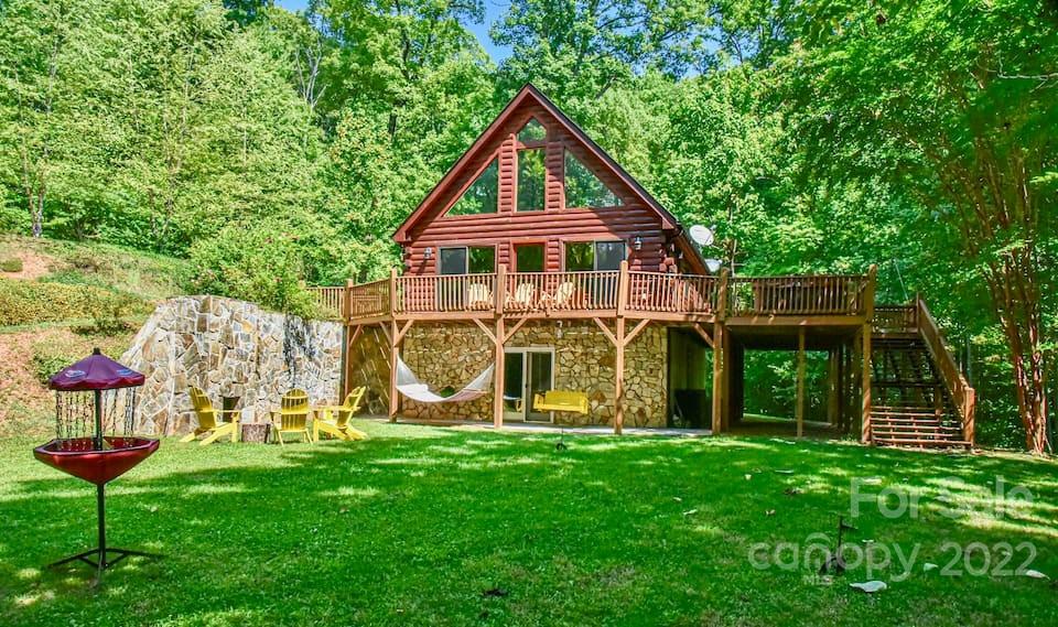 1664 Mountain Crest Drive