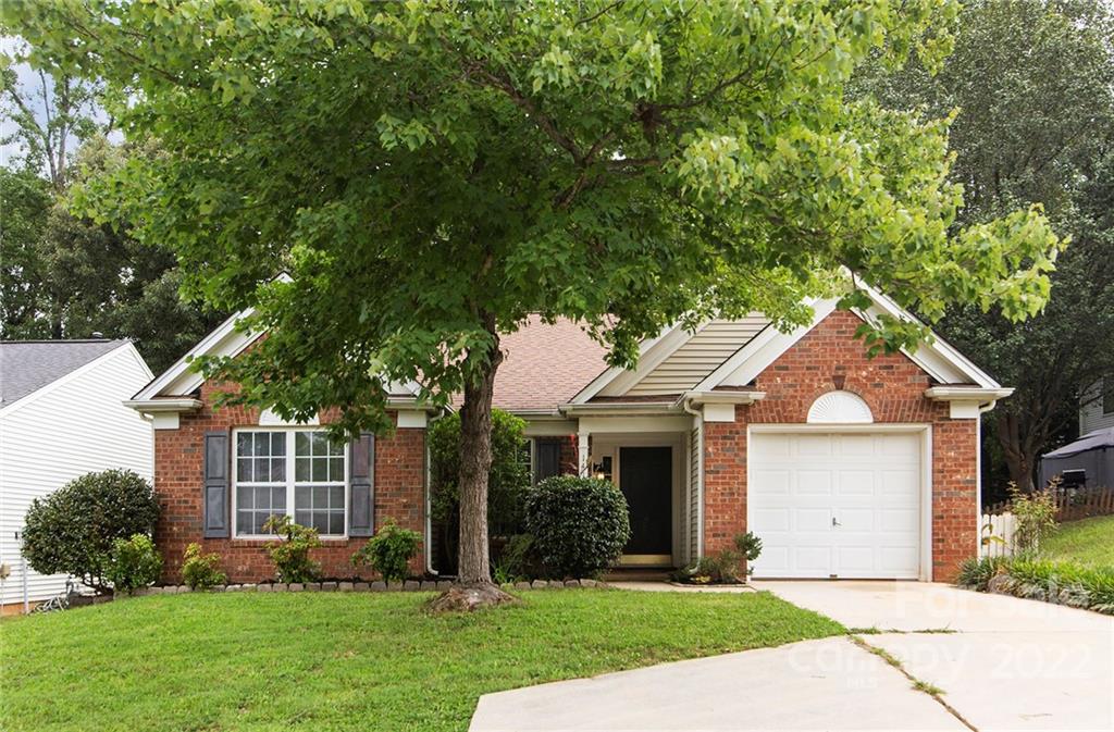 Property image 1 at 1410 Chimney Rock Court, Charlotte, NC 28262