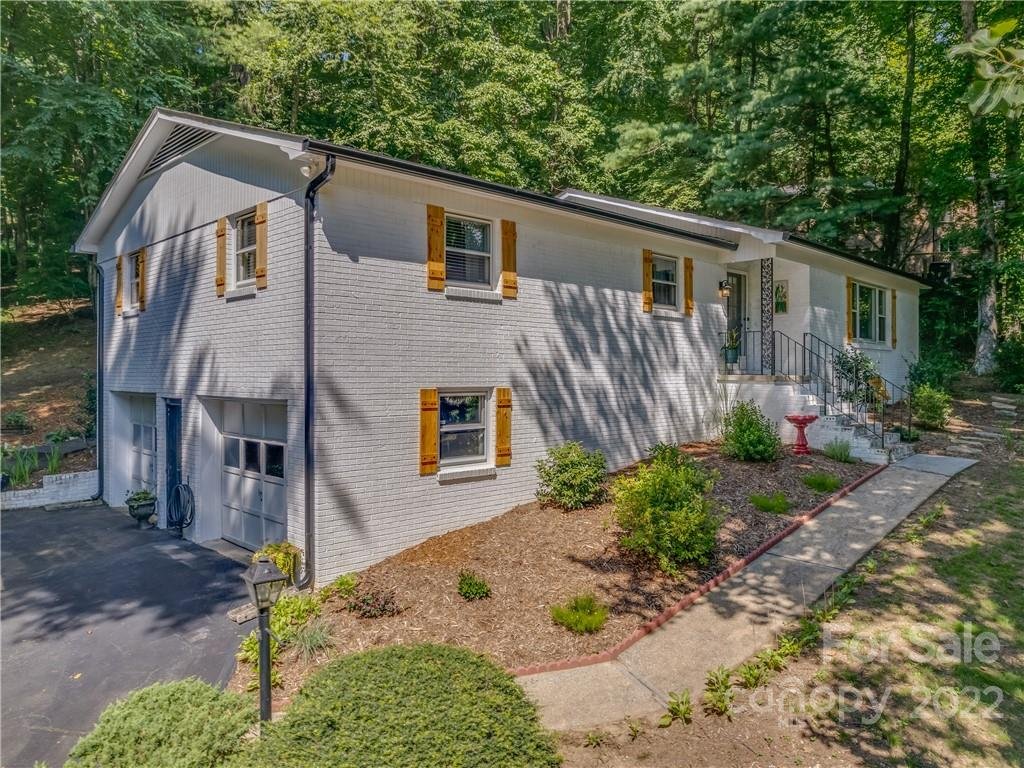 Property image 1 at 158 Long John Drive, Hendersonville, NC 28791