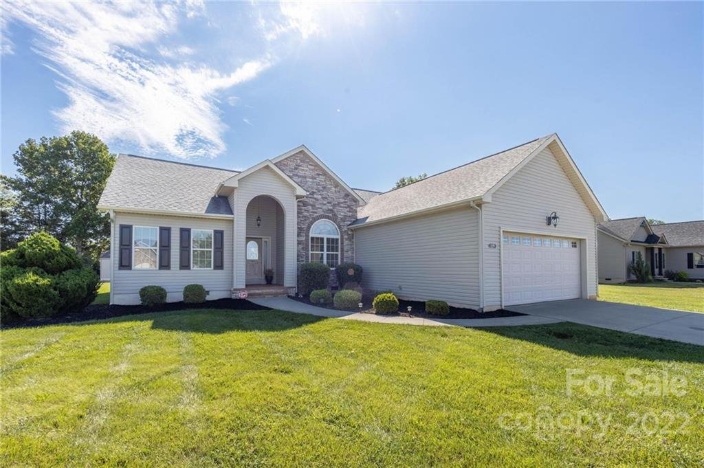 Property image 1 at 119 Castle Pines Lane, Statesville, NC 28625