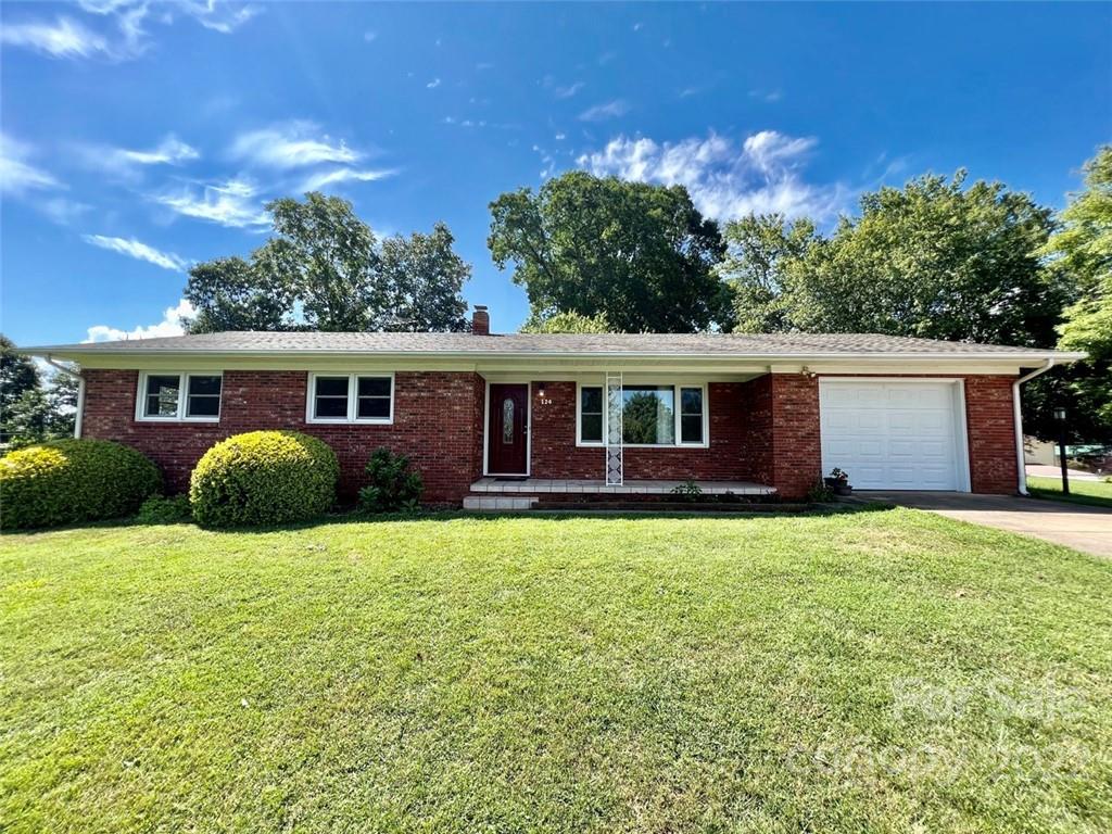 Property image 1 at 124 Leaf Lane, Clyde, NC 28721