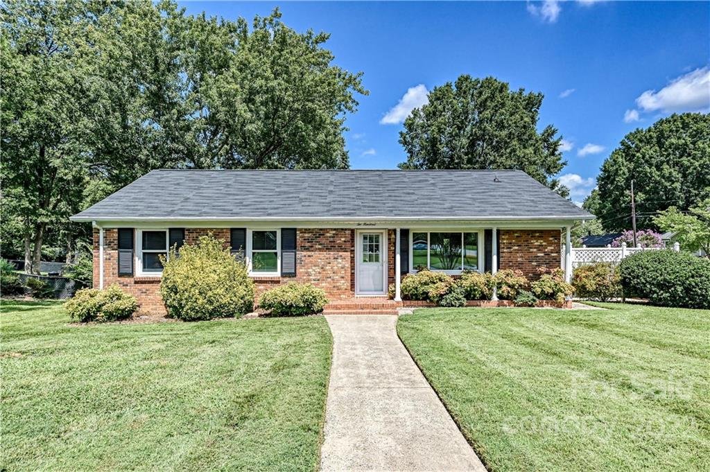 Property image 1 at 200 Newburg Lane, Matthews, NC 28105