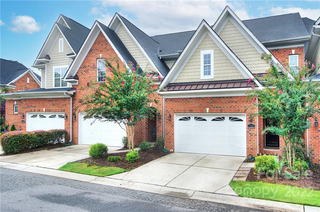 122 Villa Lake Drive