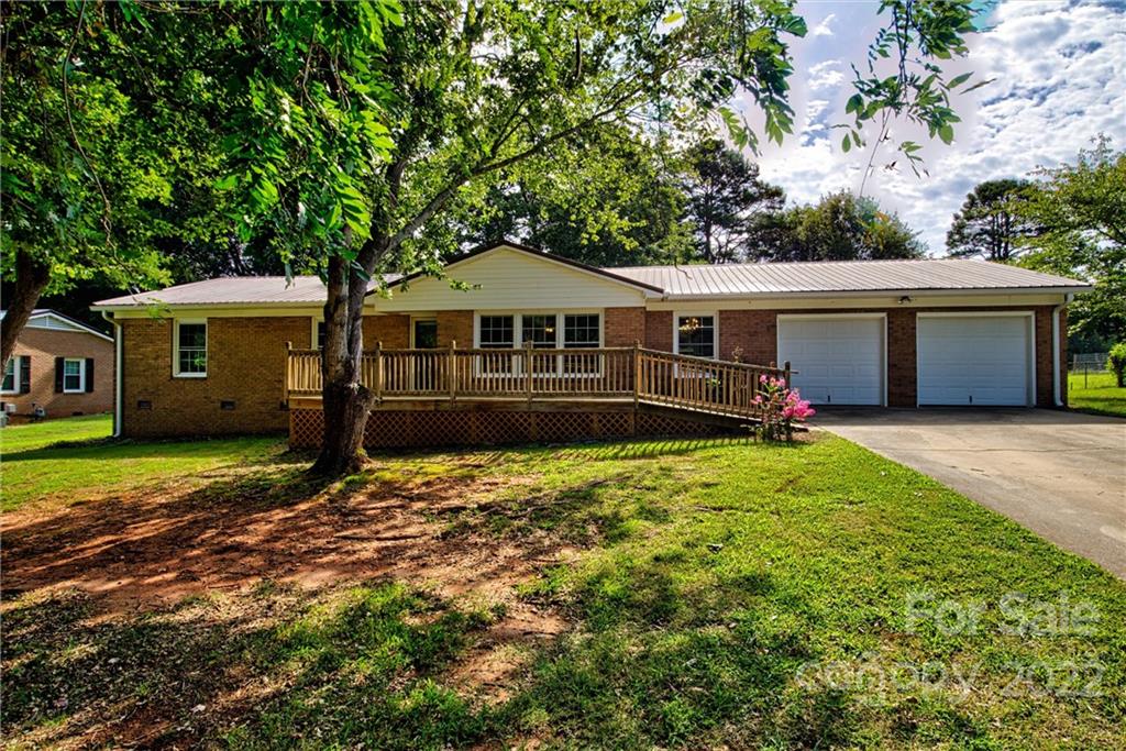 Property image 1 at 914 S Magnolia Street, Mooresville, NC 28115