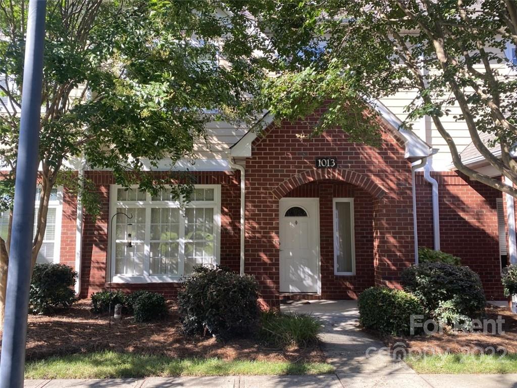 Property image 1 at 1013 Central Park Circle, Davidson, NC 28036