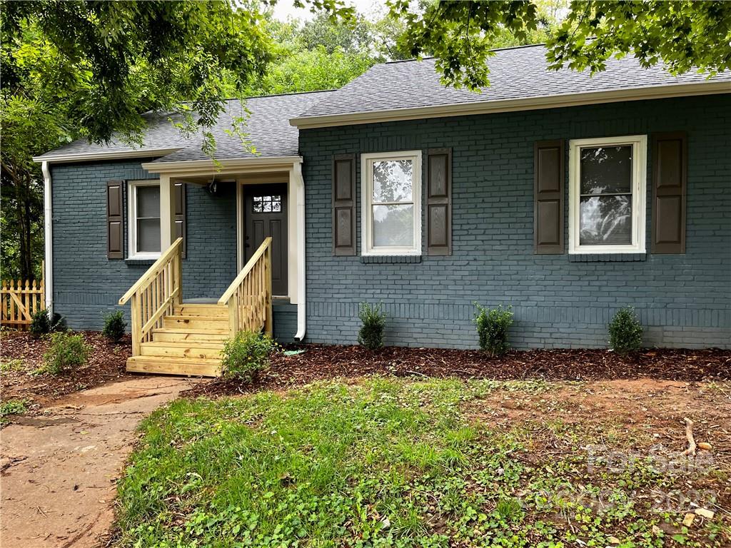 Property image 1 at 1223 11th Street, Hickory, NC 28601
