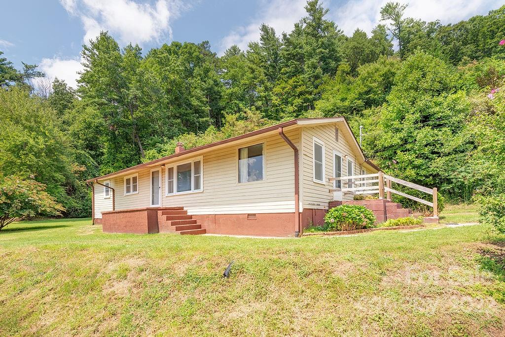 Property image 1 at 120 Pinecroft Road, Asheville, NC 28804