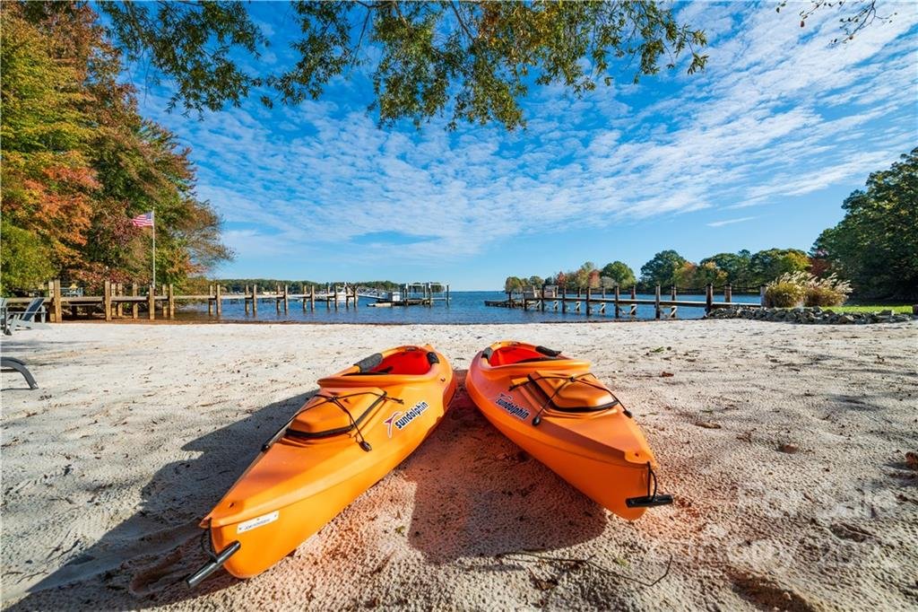 1350 Strawberry Lane