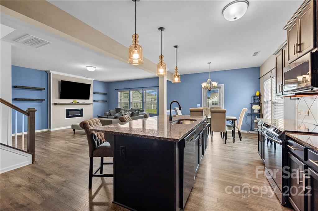 Property image 1 at 1011 Bramcote Lane, Charlotte, NC 28215