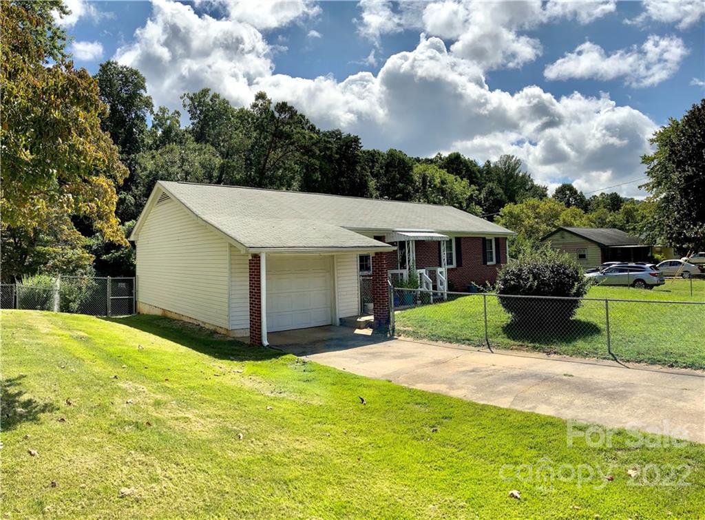 Property image 1 at 6 Birchwood Lane, Asheville, NC 28806