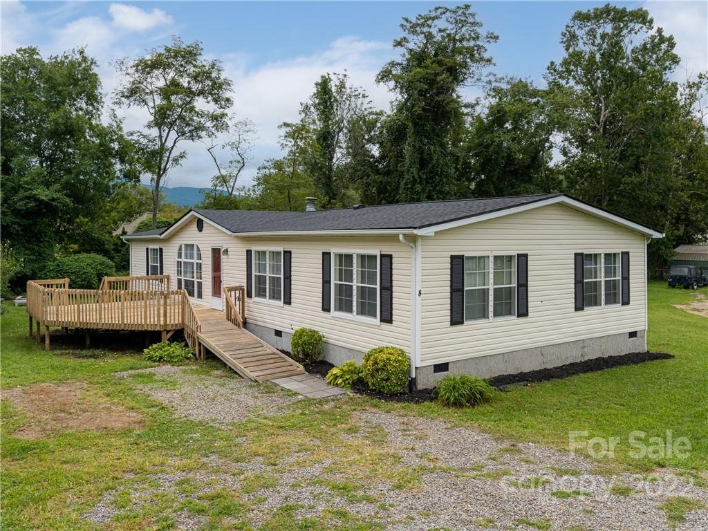 Property image 1 at 8 Gossamer Lane, Swannanoa, NC 28778