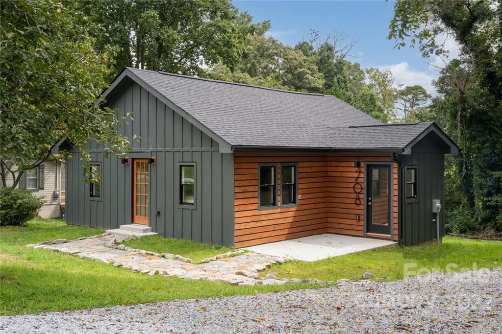 Property image 1 at 708 Halsbury Avenue, Hendersonville, NC 28791