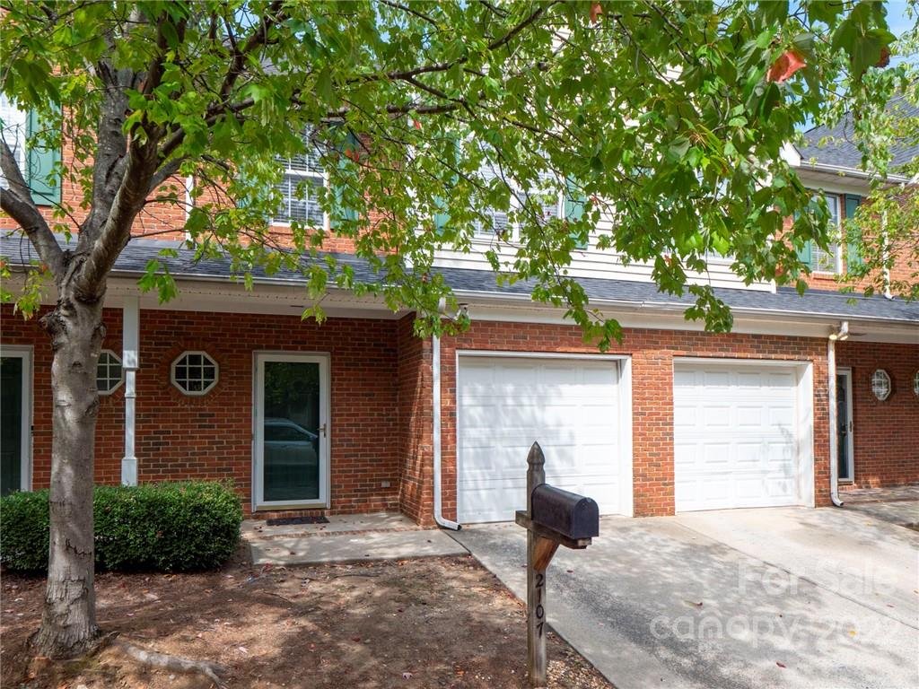 Property image 1 at 2107 Lennoxshire Square Court, Charlotte, NC 28210