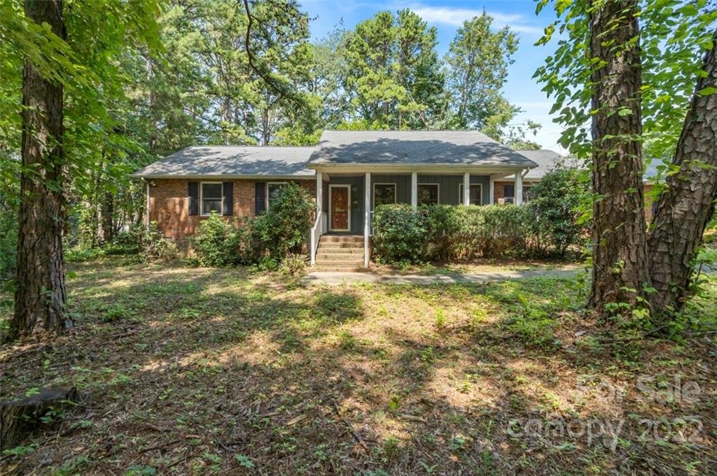 20922 Lakeview Circle