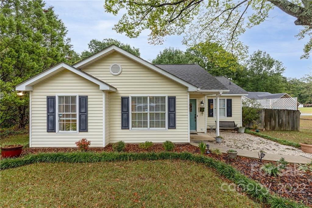 Property image 1 at 1600 Blackfoot Lane, Matthews, NC 28104