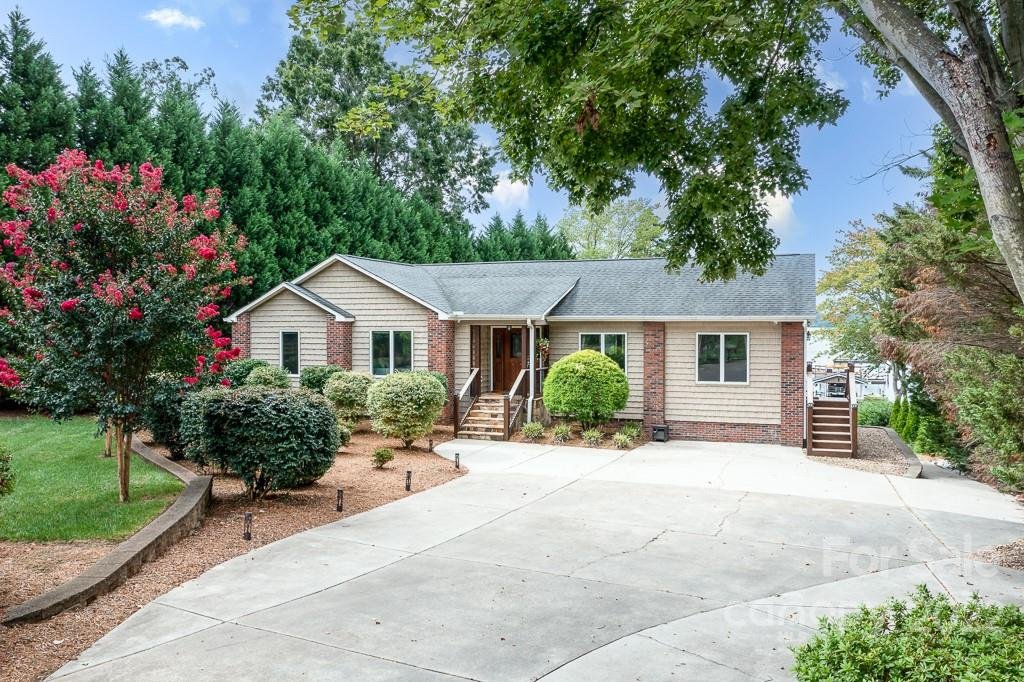 Property image 1 at 9561 Riviera Drive, Sherrills Ford, NC 28673