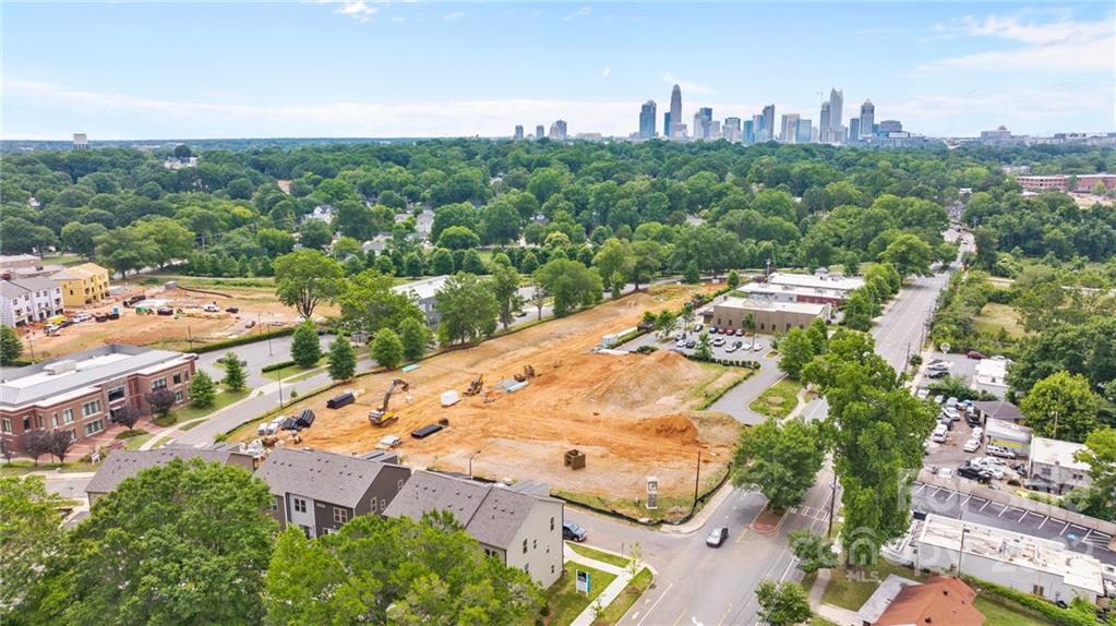 Property image 1 at 430 Simeon Drive, Charlotte, NC 28208