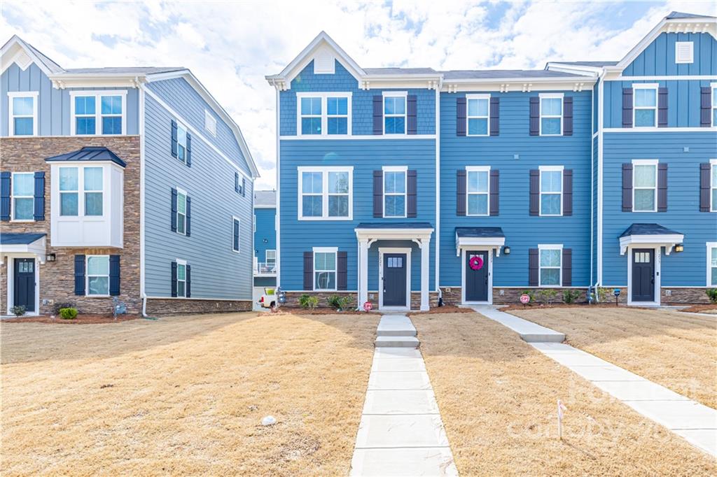 Property image 1 at 1225 Ashbury Street, Charlotte, NC 28216