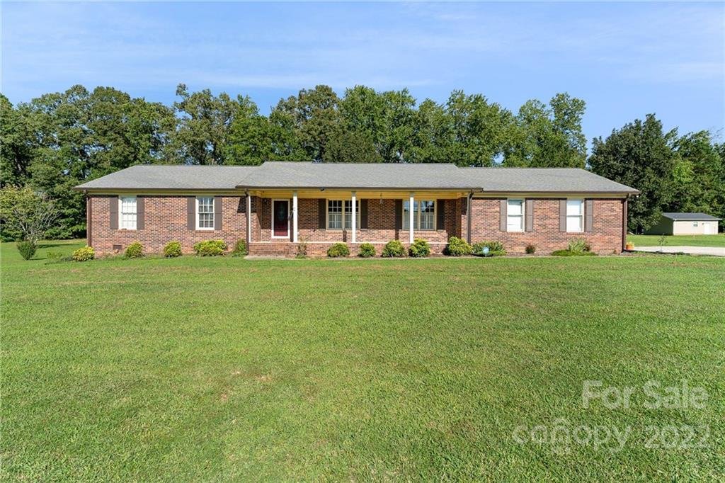 435 Steeple Chase Trail