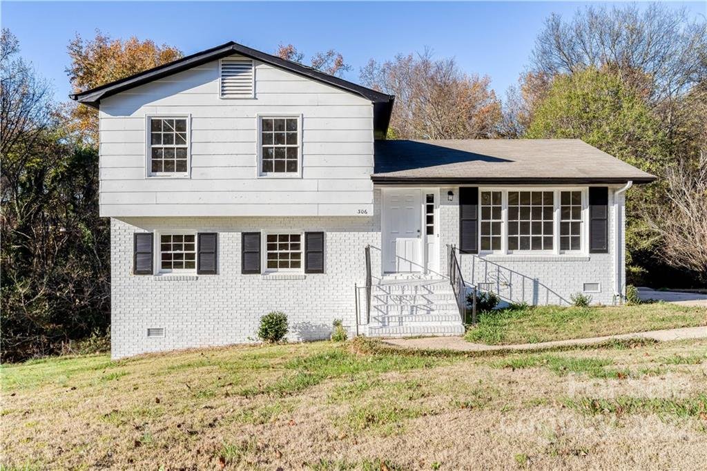 Property image 1 at 306 Short Hills Drive, Charlotte, NC 28217