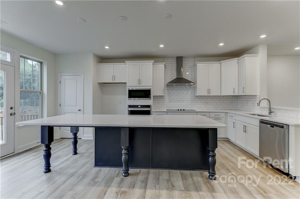 Property image 1 at 426 Simeon Drive, Charlotte, NC 28208