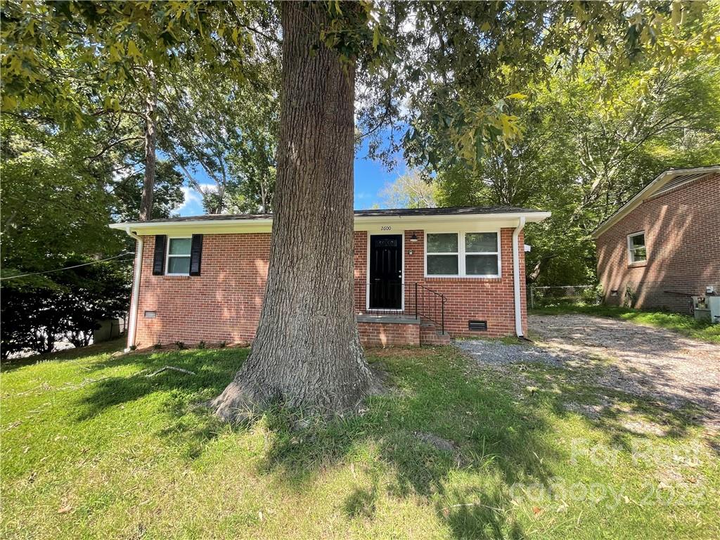 Property image 1 at 2600 Mary Avenue, Gastonia, NC 28052