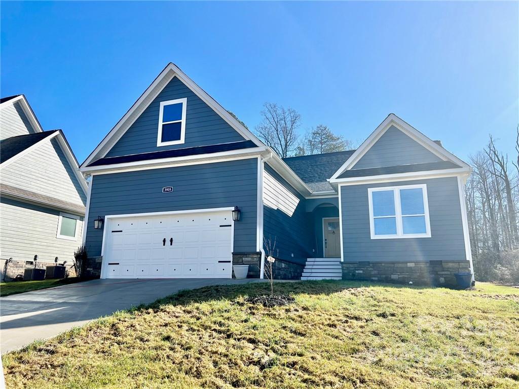 Property image 1 at 3908 13th Street, Hickory, NC 28601