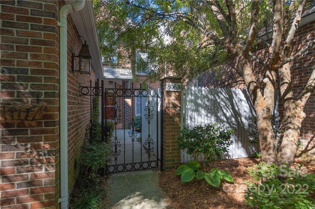 806 Colony Oaks Drive