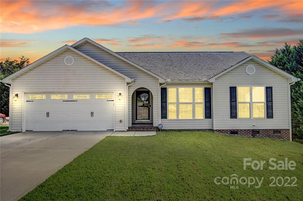 Property image 1 at 200 Jersey Boulevard, Dallas, NC 28034