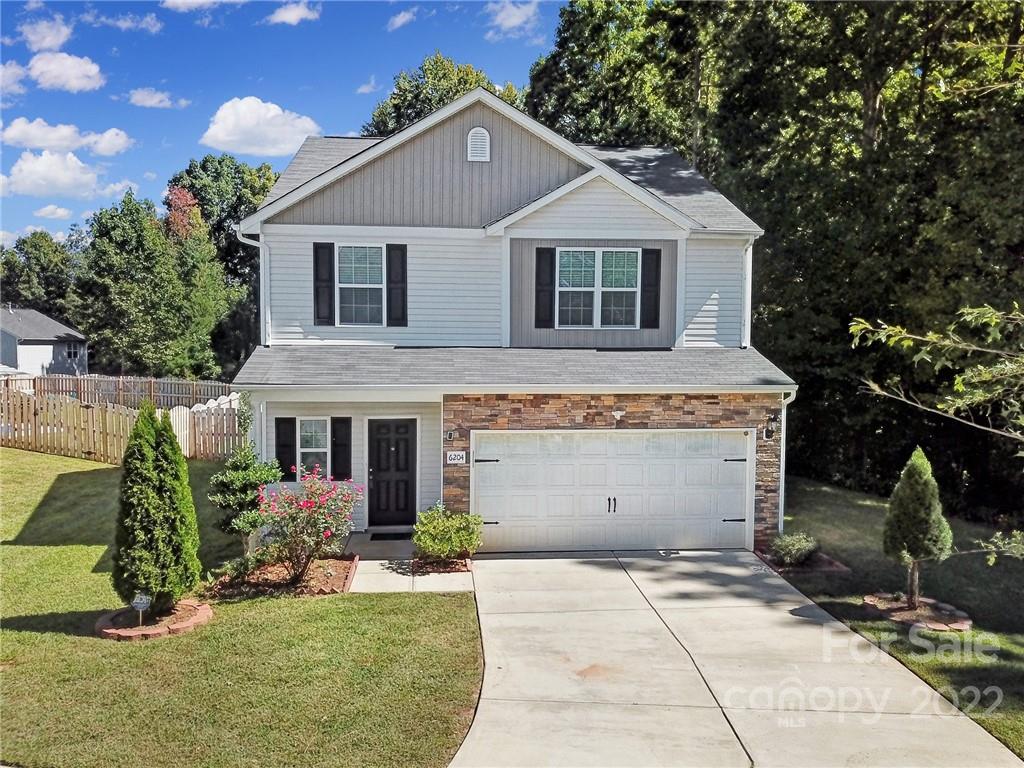Property image 1 at 6204 Springbeauty Drive, Charlotte, NC 28227