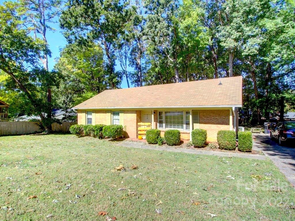 Property image 1 at 414 Newburg Lane, Matthews, NC 28105