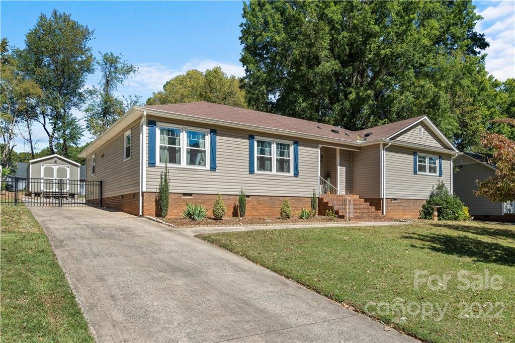 Property image 1 at 1012 Mclaughlin Drive, Charlotte, NC 28212
