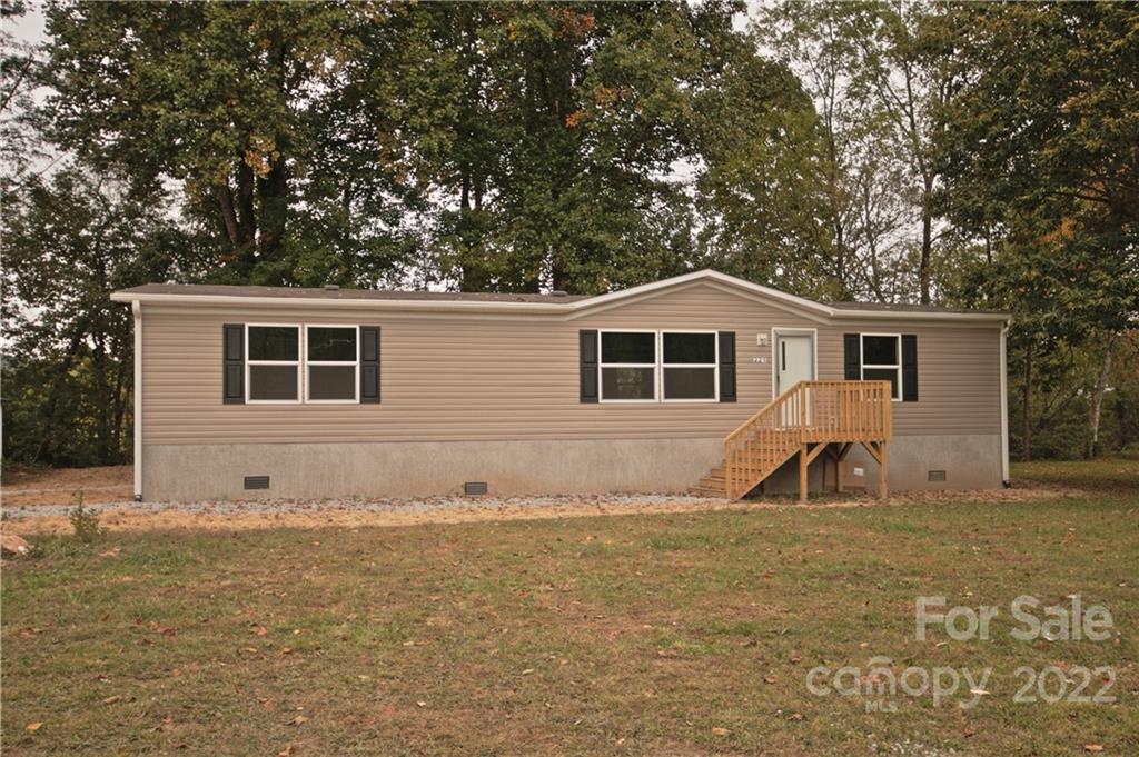Property image 1 at 221 Turkey Pen Gap Road, Horse Shoe, NC 28742