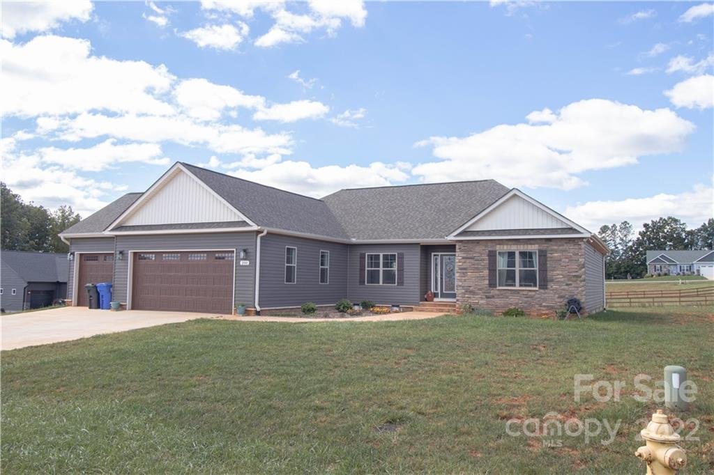 Property image 1 at 200 Staffordshire Drive, Statesville, NC 28625